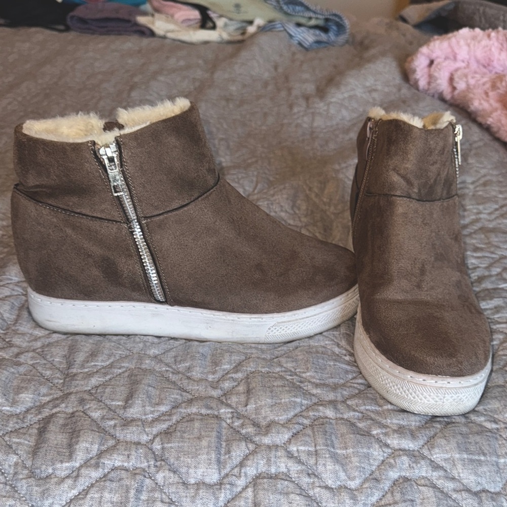 Brown Suede Ankle Platform Boots with Faux Fur Lining